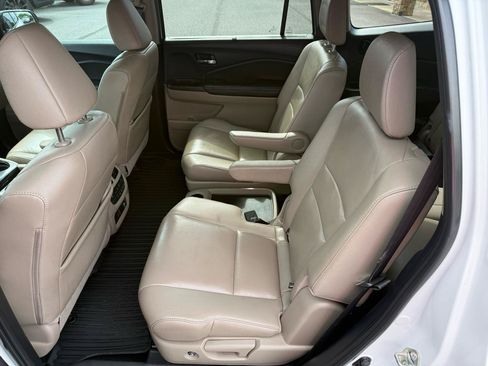 Used 2020 Honda Pilot Touring image 16
