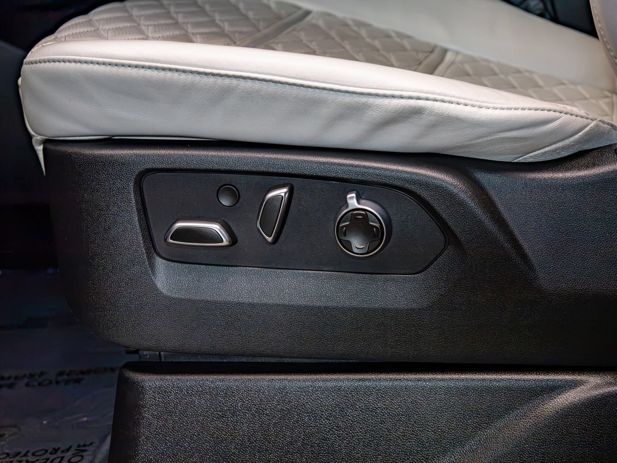 Used 2025 Cadillac Escalade Sport Platinum w/ LPO, Floor Liner Package AWD/4WD image 21