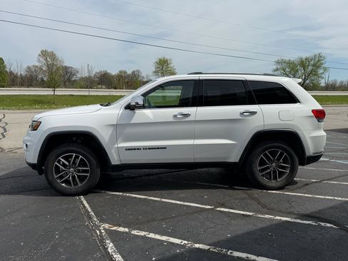 Used 2018 Jeep Grand Cherokee Limited w/ Luxury Group II image 2