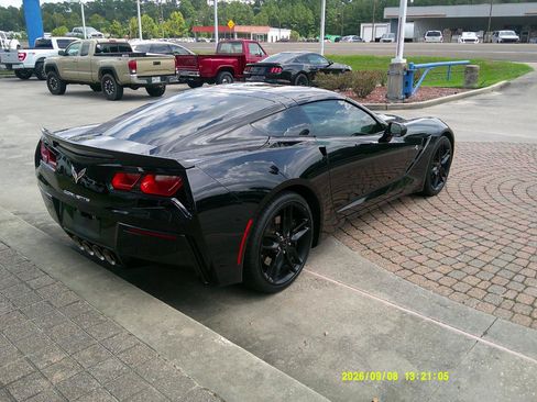 Used 2019 Chevrolet Corvette Stingray Coupe w/ Z51 1LT RWD image 4