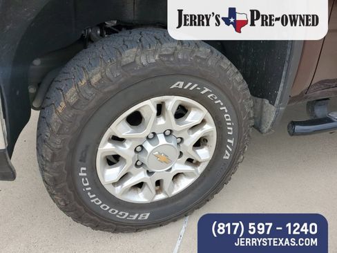 Used 2024 Chevrolet Silverado 3500 LT w/ Convenience Package AWD/4WD image 2