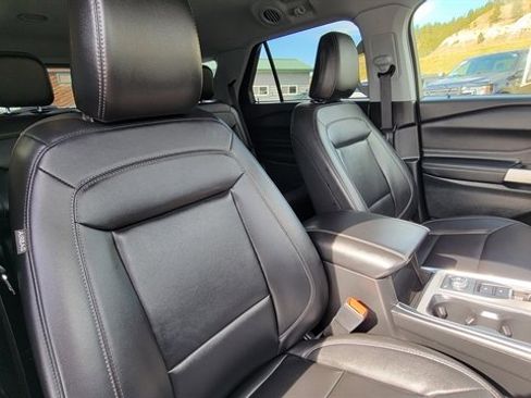 Used 2022 Ford Explorer XLT w/ Equipment Group 202A image 39