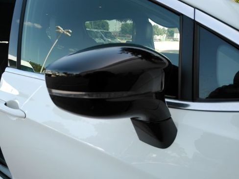 Used 2025 Chrysler Pacifica Select FWD image 23