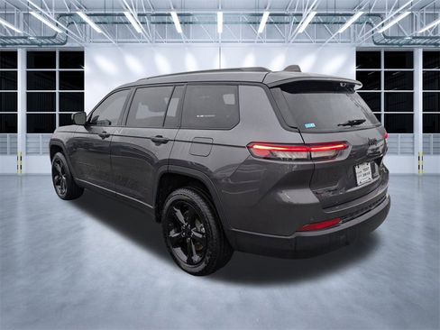 Used 2023 Jeep Grand Cherokee L Limited w/ Luxury Tech Group II image 6