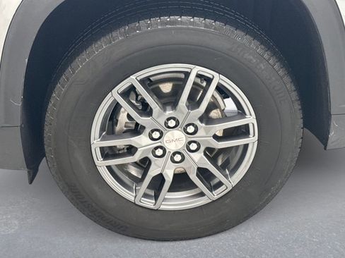 Used 2025 GMC Acadia Elevation image 24