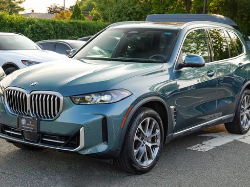 Used 2024 BMW X5 xDrive40i w/ Premium Package AWD/4WD image 3