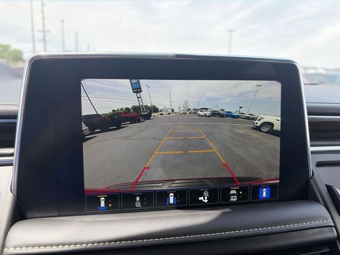 Used 2024 Chevrolet Tahoe Premier AWD/4WD image 26