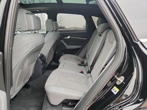 Used 2022 Audi SQ5 Premium w/ Convenience Package image 10