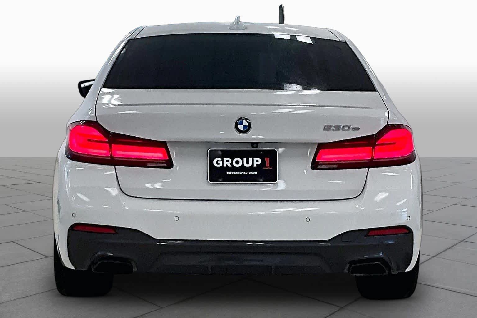 Used 2021 BMW 530e w/ M Sport Package RWD image 4