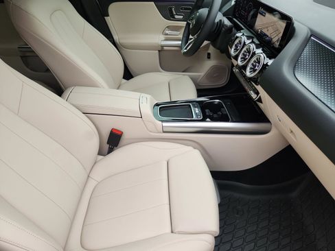 Used 2025 Mercedes-Benz GLA 250 image 7