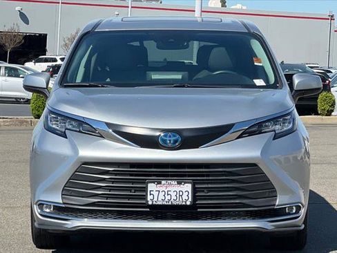 Certified 2022 Toyota Sienna XLE image 10