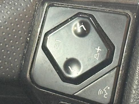 Used 2020 Toyota 4Runner Venture AWD/4WD image 18