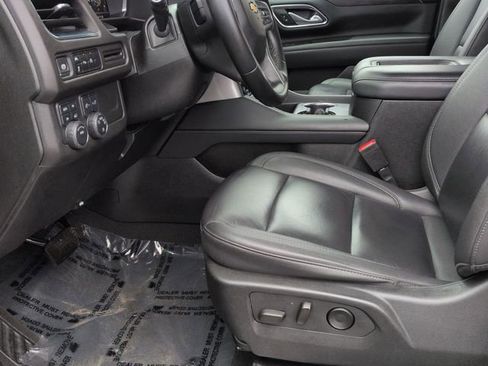 Used 2024 Chevrolet Suburban LT image 12