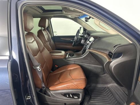 Used 2017 Cadillac Escalade ESV Luxury image 12