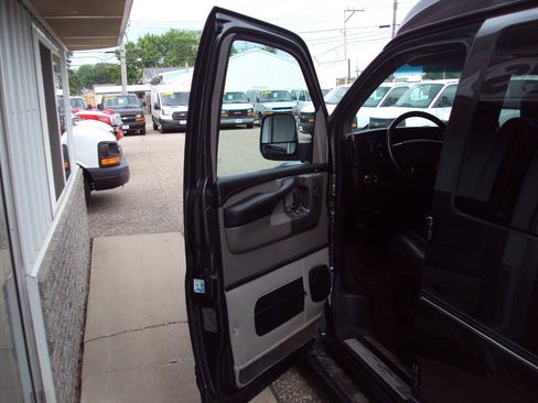Used 2014 Chevrolet Express 1500 AWD image 25