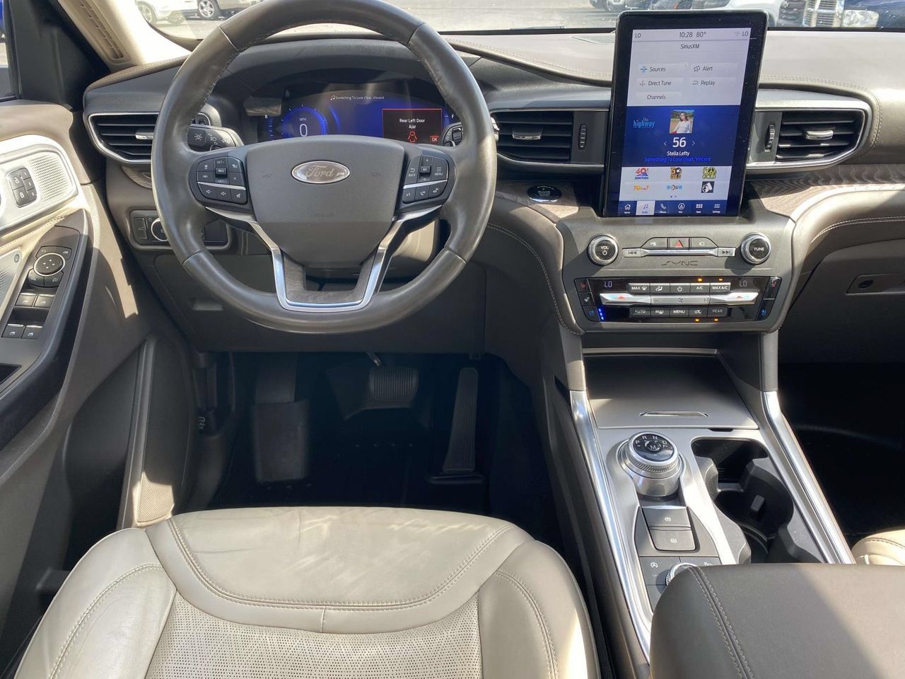 Used 2020 Ford Explorer Platinum w/ Premium Technology Package AWD/4WD image 10