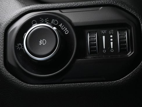 Used 2018 Jeep Wrangler Unlimited Sahara AWD/4WD image 21