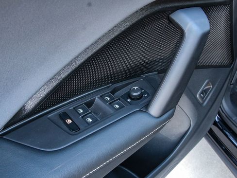 Certified 2025 Volkswagen Tiguan SE FWD image 13