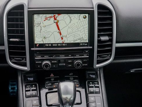 Used 2016 Porsche Cayenne S image 31