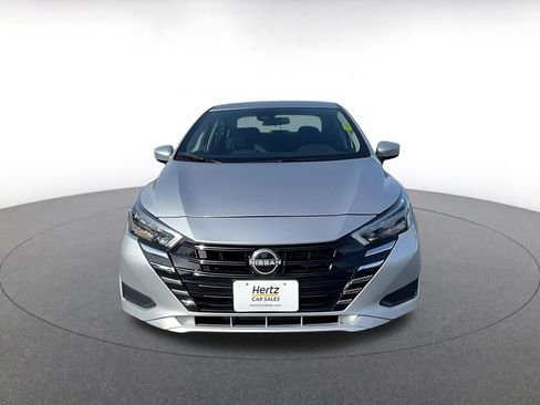 Used 2025 Nissan Versa SV image 4