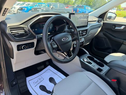 Used 2023 Ford Escape Platinum AWD/4WD image 14