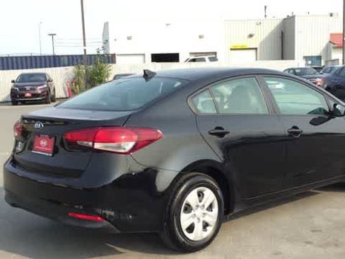 Used 2018 Kia Forte LX image 9