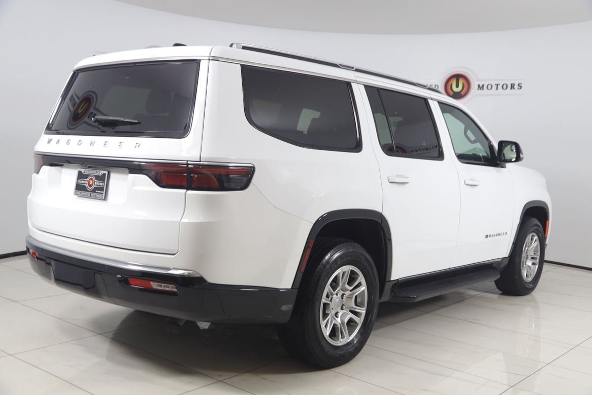 Used 2024 Jeep Wagoneer 4WD image 3