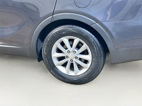 Used 2017 Kia Sorento LX w/ LX V6 Convenience Package image 5