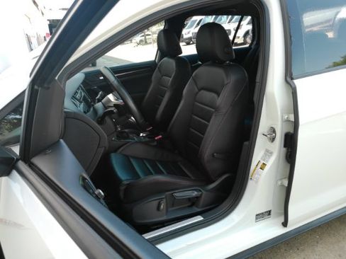 Used 2017 Volkswagen GTI SE FWD image 6