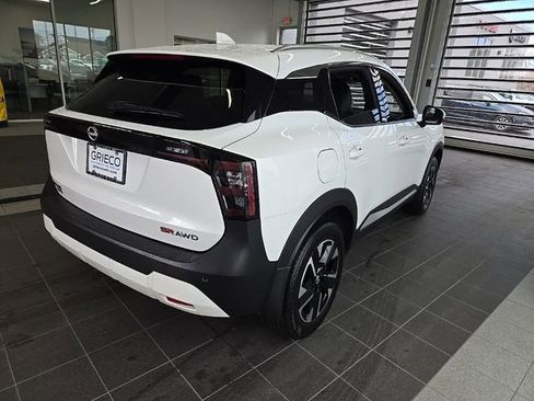 Used 2025 Nissan Kicks SR w/ Illumination Package AWD/4WD image 17