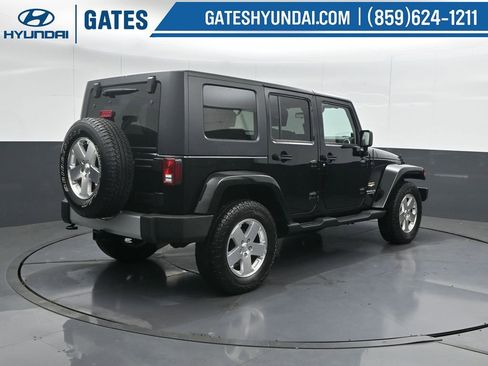 Used 2009 Jeep Wrangler Unlimited Sahara AWD/4WD image 2