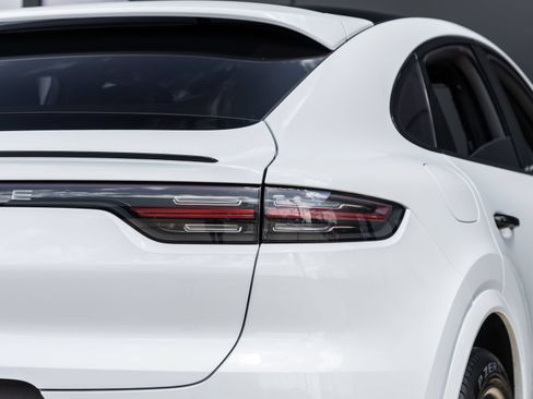 Certified 2023 Porsche Cayenne S AWD/4WD image 15