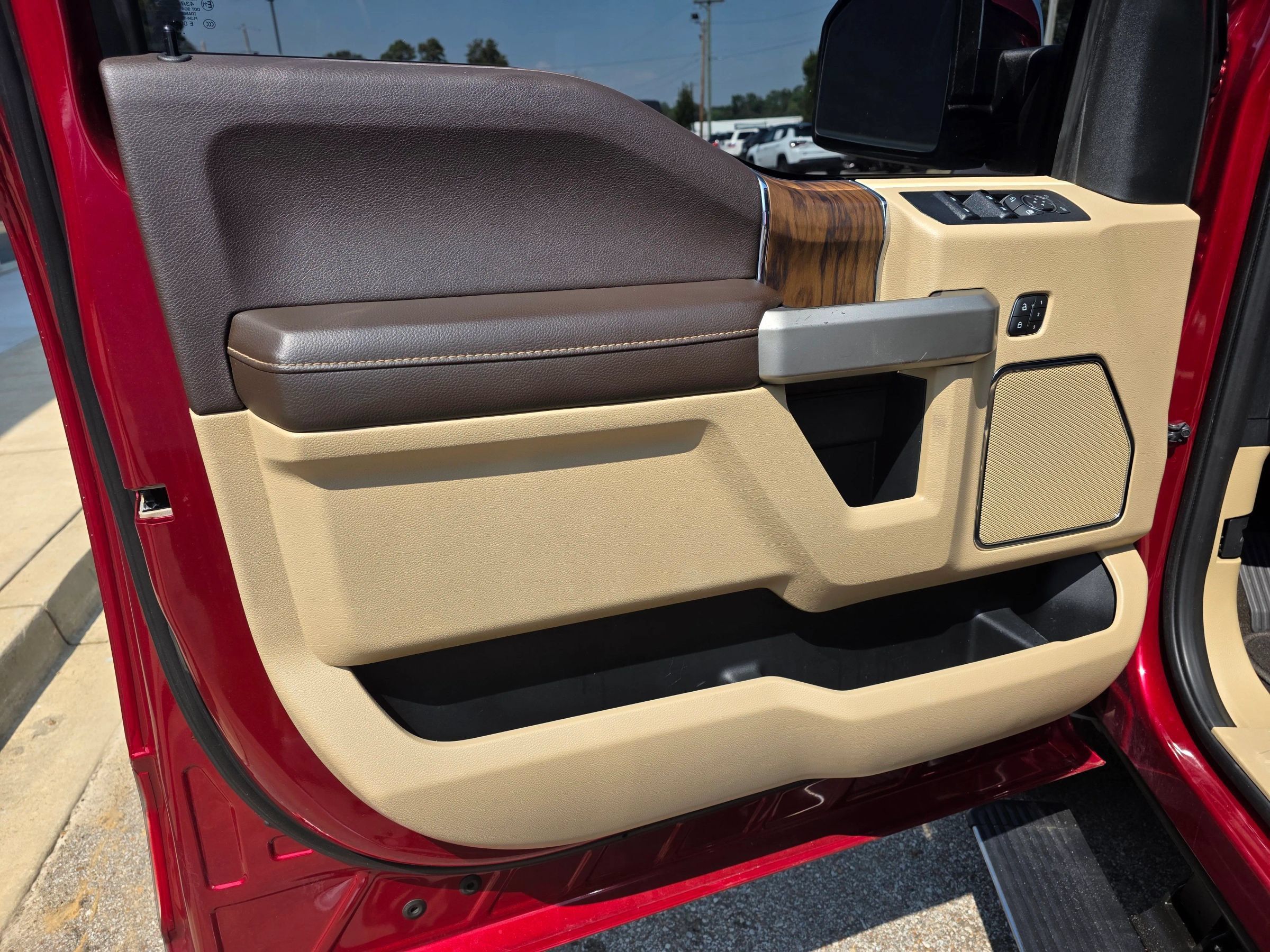 Used 2019 Ford F150 Lariat w/ Equipment Group 502A Luxury AWD/4WD image 12