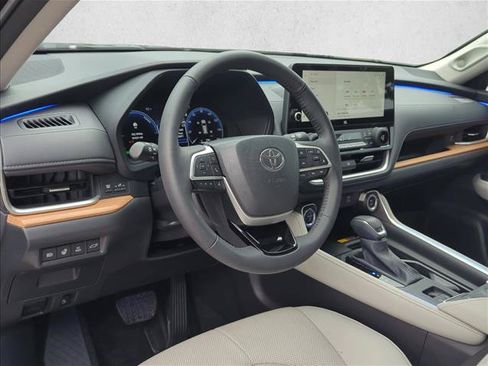 Certified 2025 Toyota Grand Highlander AWD Hybrid image 11