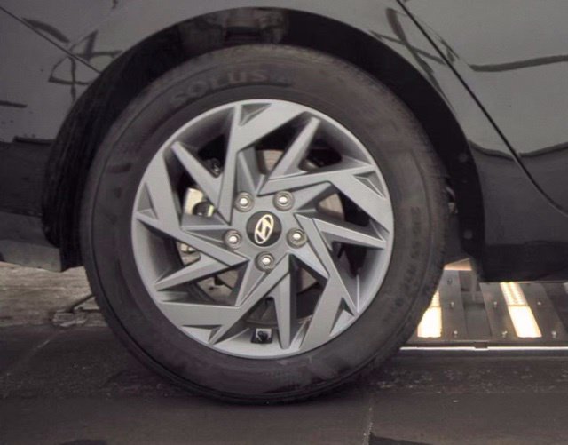 Used 2025 Hyundai Elantra Hybrid FWD image 17