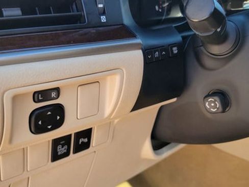 Used 2013 Lexus ES 350 w/ Luxury Pkg image 32