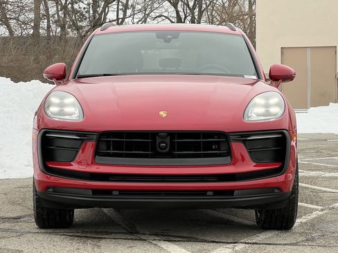 Certified 2025 Porsche Macan image 7