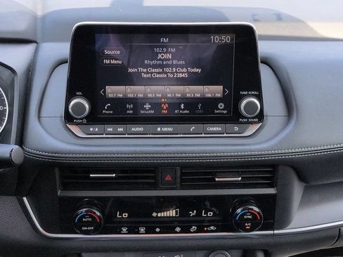 Used 2024 Nissan Rogue SV FWD image 17