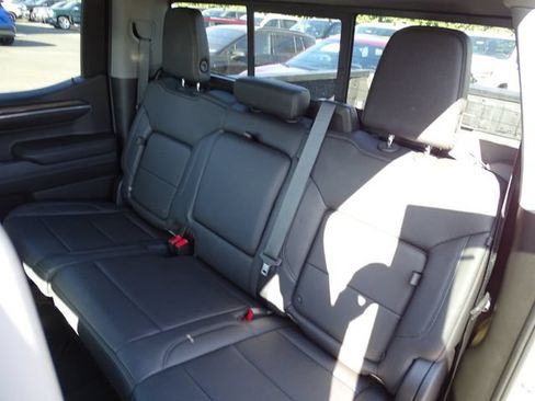 Certified 2022 Chevrolet Silverado 1500 LT Trail Boss w/ LT Trail Boss Premium Package AWD/4WD image 9