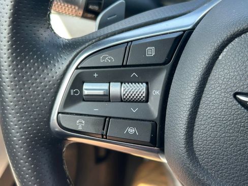 Used 2025 Genesis G70 2.5T RWD image 32
