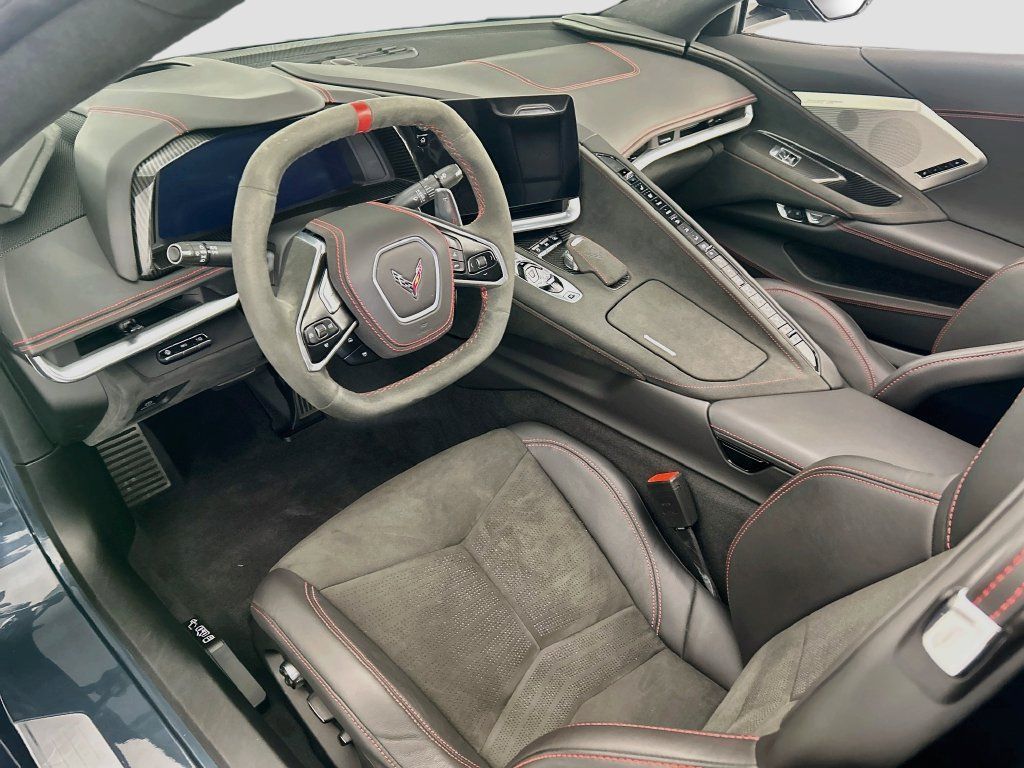 Used 2021 Chevrolet Corvette Stingray Premium Cpe w/ Z51 Performance Package RWD image 9