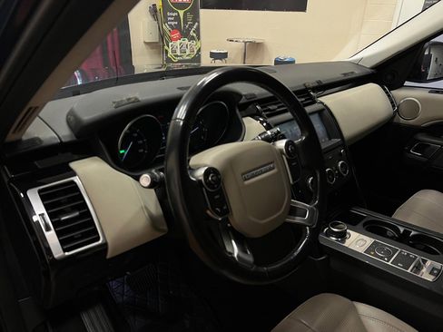 Used 2018 Land Rover Discovery SE image 32