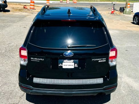 Used 2017 Subaru Forester 2.5i Premium w/ All-Weather Package image 7