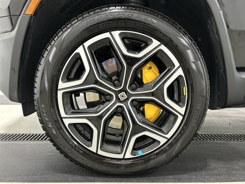 Used 2024 Rivian R1S Adventure AWD/4WD image 9