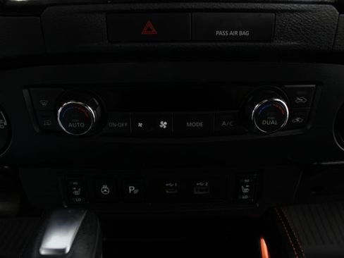 Used 2022 Nissan Frontier PRO-4X image 6