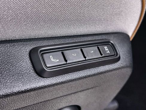 New 2025 Volkswagen ID. Buzz 1st Edition image 32