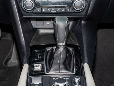 Used 2018 MAZDA MAZDA3 Grand Touring image 17