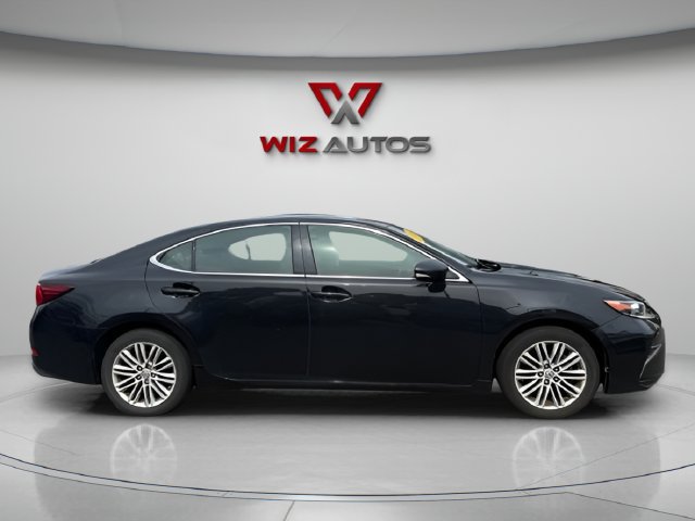 Used 2017 Lexus ES 350 w/ Premium Package FWD image 6