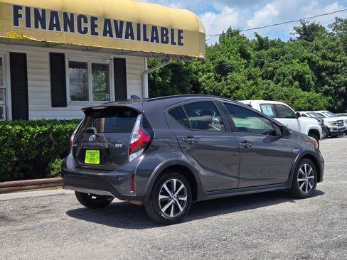 Used 2018 Toyota Prius C One FWD image 3