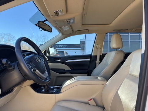 Used 2015 Toyota Highlander XLE image 12